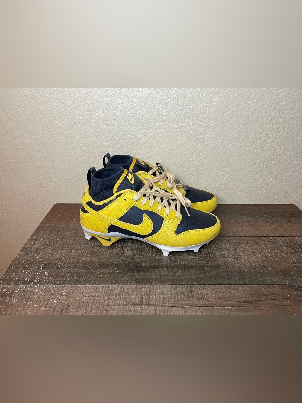 Nike Alpha Menace 4 Dunk “Yellow Black”
- Size 7 Men.